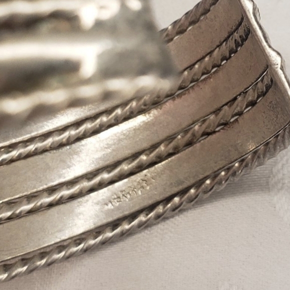 Antique Navajo silver cuff bracelet - Picture 4 of 11